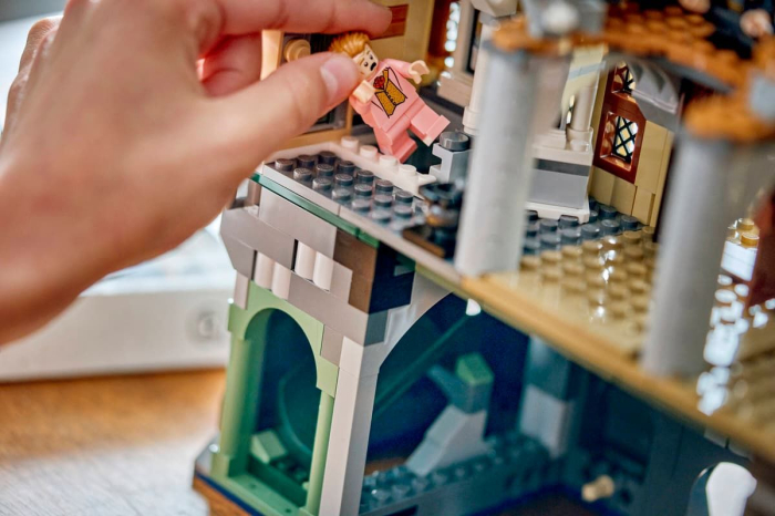 LEGO HARRY POTTER CASTELUL HOGWARTS ARIPA DE EST 76473 [8]