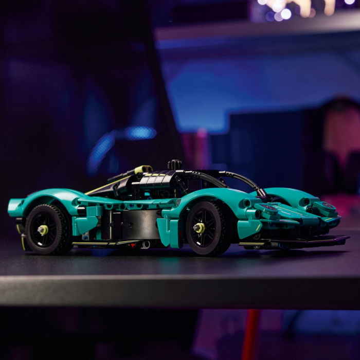 LEGO TECHNIC ASTON MARTIN VALKYRIE 42208 [6]