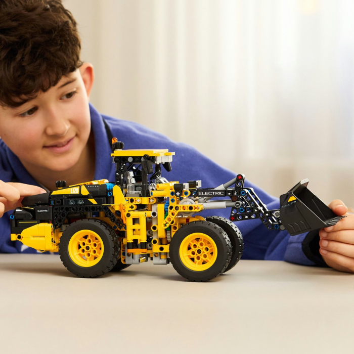 LEGO TECHNIC INCARCATOR FRONTAL VOLVO L120 ELECTRIC 42209 [3]