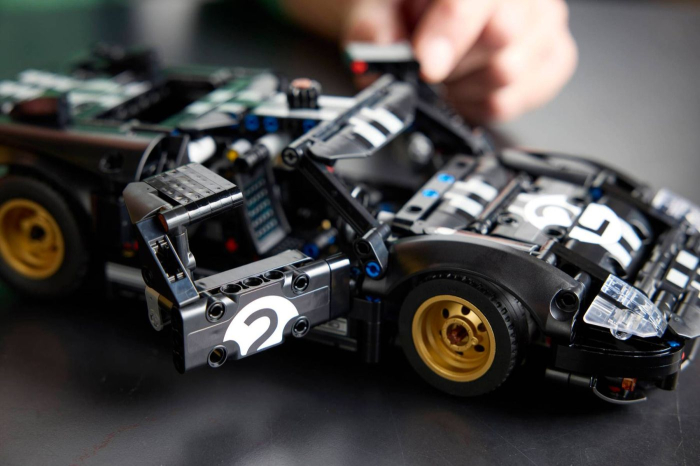 LEGO TECHNIC MASINA DE CURSE 1966 FORD GT40 MKII 42223 [8]