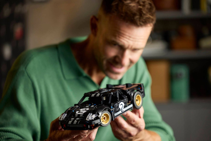 LEGO TECHNIC MASINA DE CURSE 1966 FORD GT40 MKII 42223 [6]