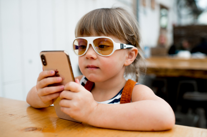 Ochelari cu protecție ecran pentru copii MOKKI Click u0026 Change ScreenSafe, 2-5 ani, alb [8]