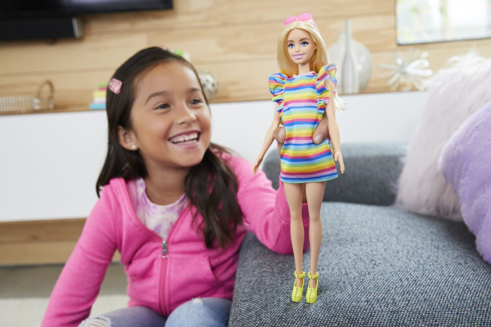 PAPUSA BARBIE FASHIONISTA BLONDA CU APARAT DENTAR [3]