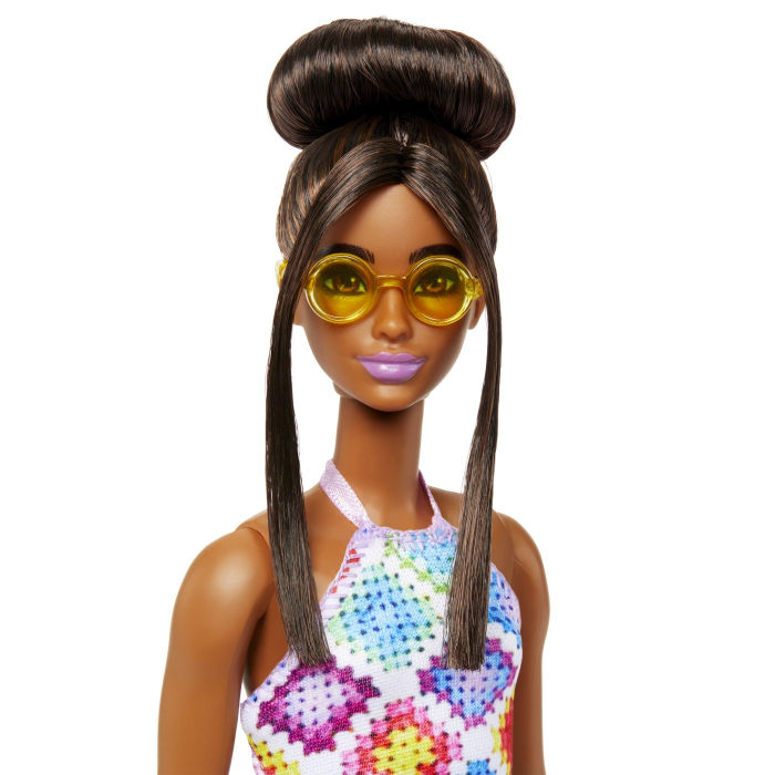 PAPUSA BARBIE FASHIONISTA SATENA CU OCHELARI DE SOARE GALBENI [2]
