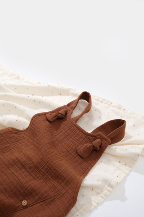 Salopeta de vara cu buzunare din muselina, BabyCosy, 100% bumbac organic, caramiziu [4]