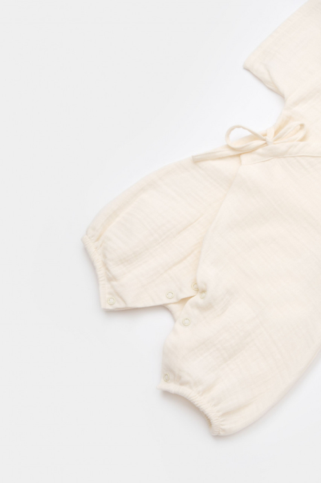 Salopeta petrecuta din muselina, BabyCosy, 100% bumbac organic, Ecru [4]