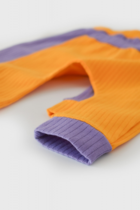 Set 2 pantaloni Ribana Bebe Unisex din bumbac organic si 5%elastan - Galben/Mov BabyCosy [7]