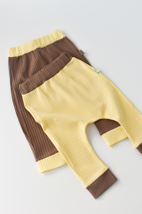 Set 2 pantaloni Ribana Bebe Unisex din bumbac organic si 5%elastan - Vanilie/Maro BabyCosy [4]