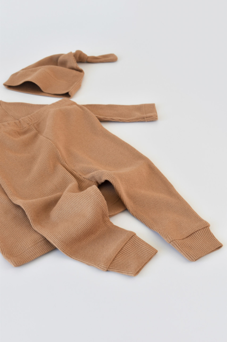 Set 3 piese: bluzita cu maneca lunga, pantaloni lungi si caciulita din bumbac organic si modal - Maro, BabyCosy [6]