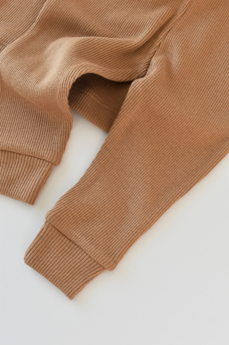Set 3 piese: bluzita cu maneca lunga, pantaloni lungi si caciulita din bumbac organic si modal - Maro, BabyCosy [7]