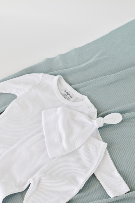 Set 3 piese: body cu maneca lunga, pantaloni lungi si caciulita din bumbac organic si modal - Alb, BabyCosy [2]
