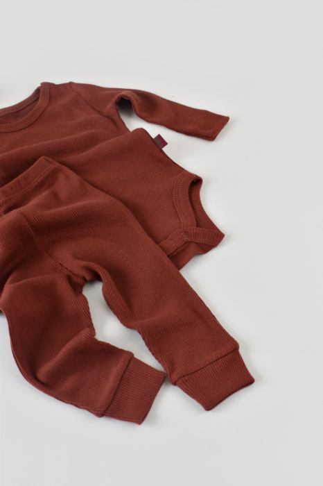 Set 3 piese: body cu maneca lunga, pantaloni lungi si caciulita din bumbac organic si modal - Caramiziu, BabyCosy [5]