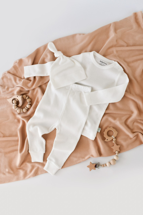 Set 3 piese: body cu maneca lunga, pantaloni lungi si caciulita din bumbac organic si modal - Ecru BabyCosy [2]