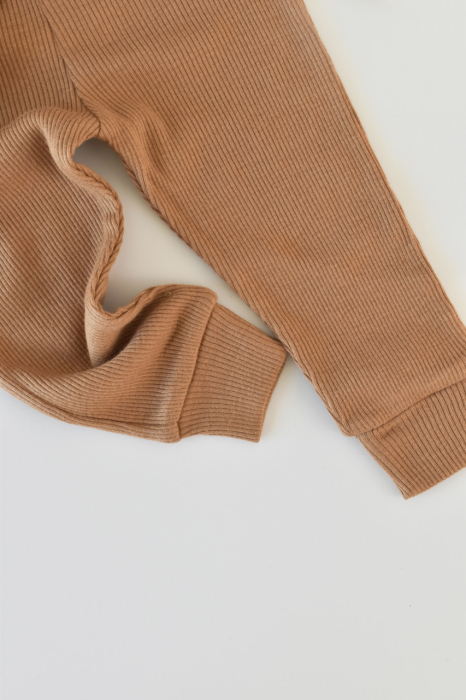 Set 3 piese: body cu maneca lunga, pantaloni lungi si caciulita din bumbac organic si modal - Maro BabyCosy [3]