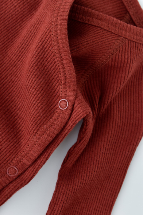 Set 4 piese: bluza, pantaloni, caciulita si manusi din bumbac organic si modal - Caramiziu, BabyCosy [5]