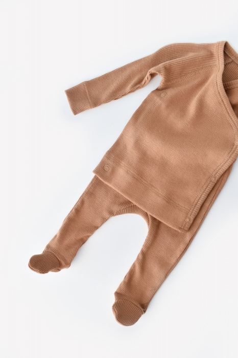 Set 4 piese: bluza, pantaloni, caciulita si manusi din bumbac organic si modal - Maro, BabyCosy [5]