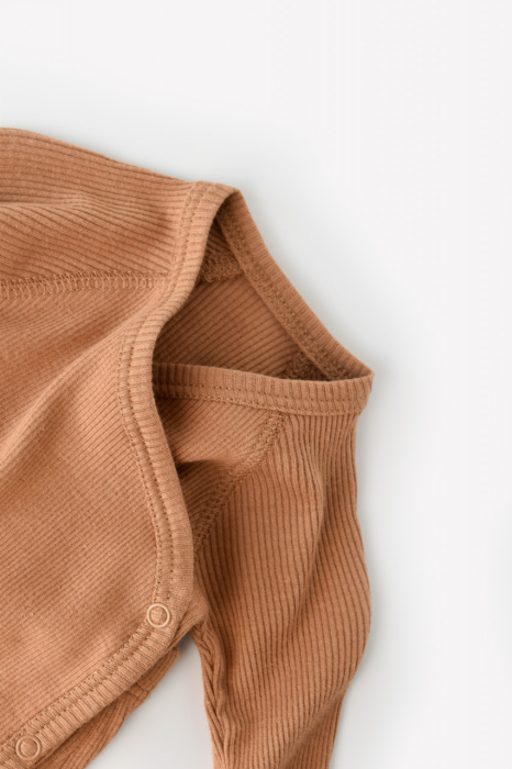 Set 4 piese: bluza, pantaloni, caciulita si manusi din bumbac organic si modal - Maro, BabyCosy [7]