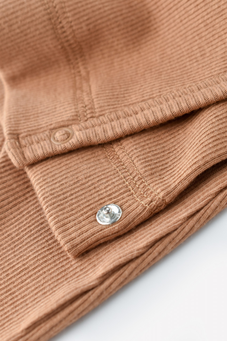 Set 4 piese: bluza, pantaloni, caciulita si manusi din bumbac organic si modal - Maro, BabyCosy [6]