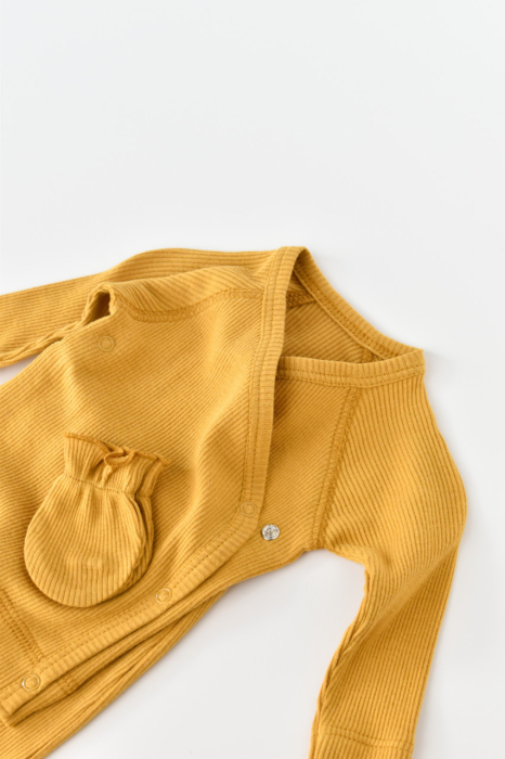 Set 4 piese: bluza, pantaloni, caciulita si manusi din bumbac organic si modal - Mustar, BabyCosy [3]