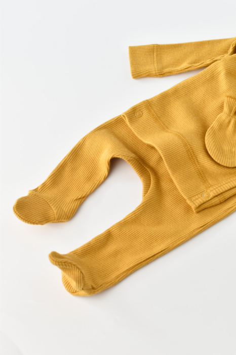Set 4 piese: bluza, pantaloni, caciulita si manusi din bumbac organic si modal - Mustar, BabyCosy [5]