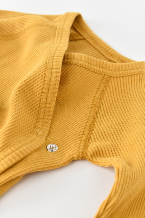 Set 4 piese: bluza, pantaloni, caciulita si manusi din bumbac organic si modal - Mustar, BabyCosy [6]