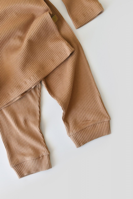 Set bluzita cu maneca lunga si pantaloni lungi din bumbac organic si modal - Maro BabyCosy [5]