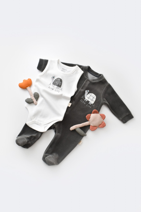 Set Broscuta cu salopeta si body din 80%bumbac organic si 20% poliester - Antracit, BabyCosy [2]
