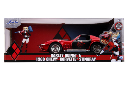 Jucarii - MASINUTA DIN METAL HARLEY QUINN 1969 CHEVY CORVETTE SCARA 1:24