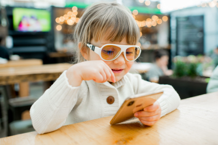 Accesorii Copii - Ochelari cu protecție ecran pentru copii MOKKI Click u0026 Change ScreenSafe, 2-5 ani, alb