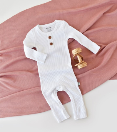 Body-uri și salopete bebeluși - Salopeta cu maneca lunga si pantaloni lungi din bumbac organic si modal - Alb BabyCosy