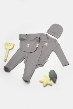 Haine copii - Set 4 piese:body, pantaloni, baveta si caciulita Bamboo, gri, BabyCosy, 50% bumbac+50%bambus