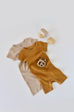 Body-uri și salopete bebeluși - Set de 2 salopetele cu maneca scurta din bumbac organic si modal - Mustar/ Somon BabyCosy