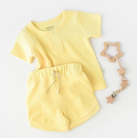 Seturi și compleuri copii - Set tricou cu pantaloni scurti - 100% bumbac organic - Galben, BabyCosy