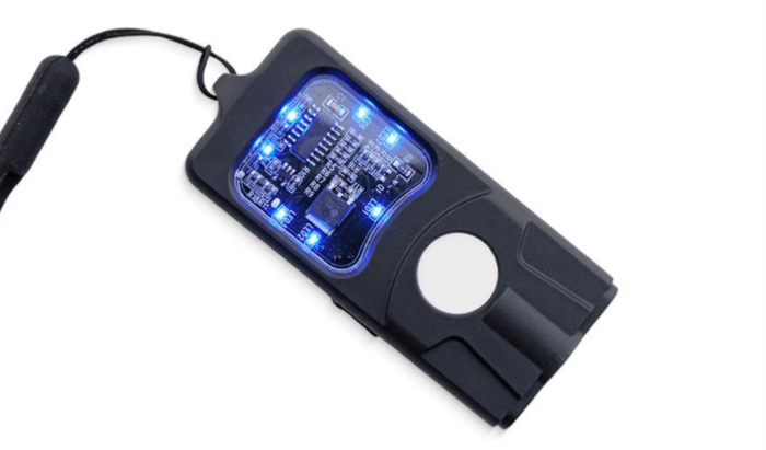 Electroșoc cu lanternă și leduri albastre TW-2301 [2]