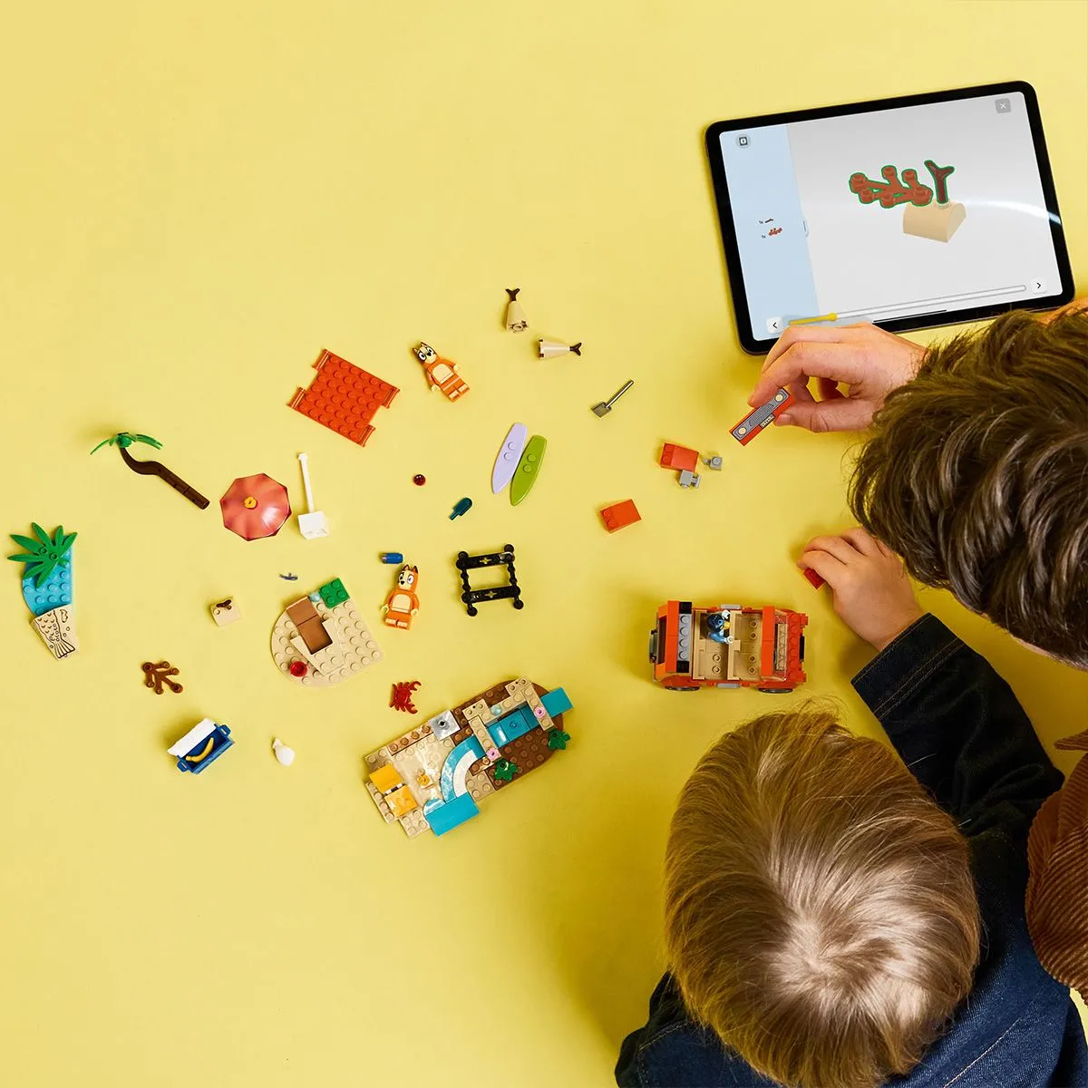 Lego Bluey Calatoria Familiei Lui Blue Cu Masina La Plaja 11202 [3]