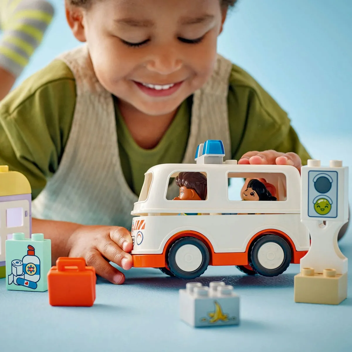 Lego Duplo Ambulanta Si Sofer 10447 [3]