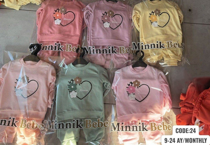 Trening bebe din bumbac cu inimă brodată și aplicații florale 3D [1]