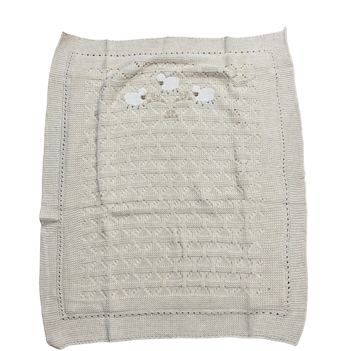 Păturică tricotată bebe din bumbac cu model mieluți 3D și margini finisate manual [2]