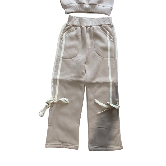 Set cu bluziță decorată și pantaloni cu fundițe [3]