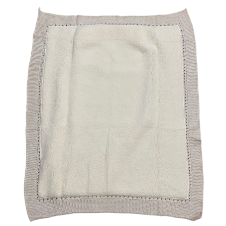 Păturică tricotată bebe din bumbac cu model mieluți 3D și margini finisate manual [2]