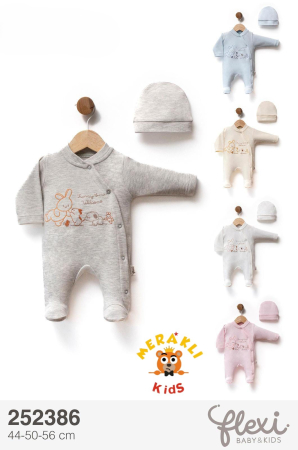 Salopetă bebe cu iepuraș și căciuliță