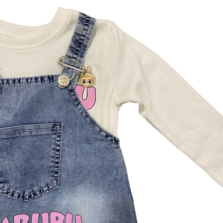 Set 2 piese fetițe „Labubu” – Rochiță salopetă din denim cu imprimeu și bluză albă cu mânecă lungă [2]