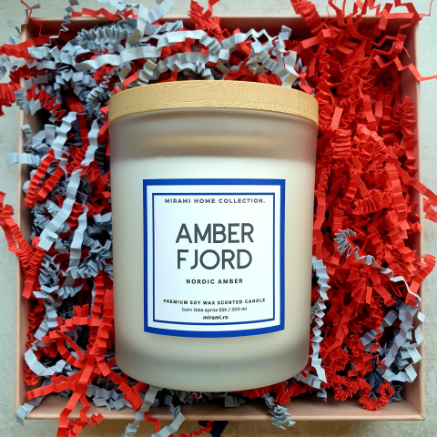 HOME ❤ COLLECTION - Lumânare parfumată din ceară de soia premium – AMBER FJORD
