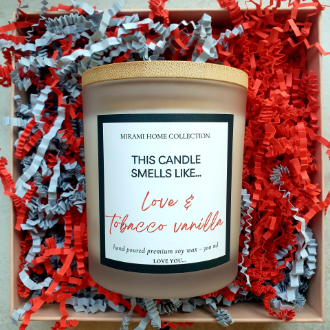 HOME ❤ COLLECTION - Lumânare parfumată din ceară de soia premium – THIS CANDLE SMELLS LIKE…Tobacco&Vanilla