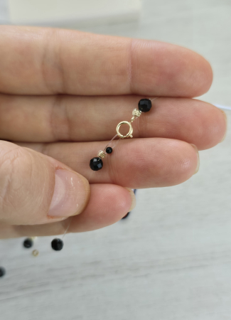Colier pe fir transparent cu spinel, sfere și cruce din aur [3]