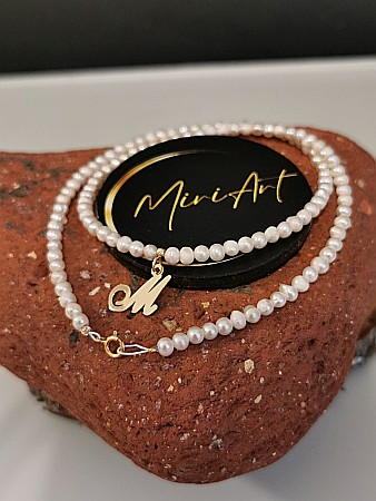 Colier Strălucire Perlată cu inițiala M – Perle de Cultură [4]