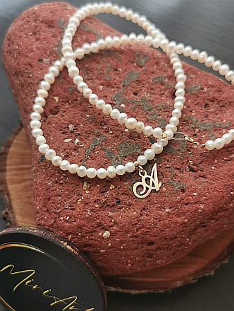 Colier Strălucire Perlată cu inițiala A – Perle de Cultură [1]