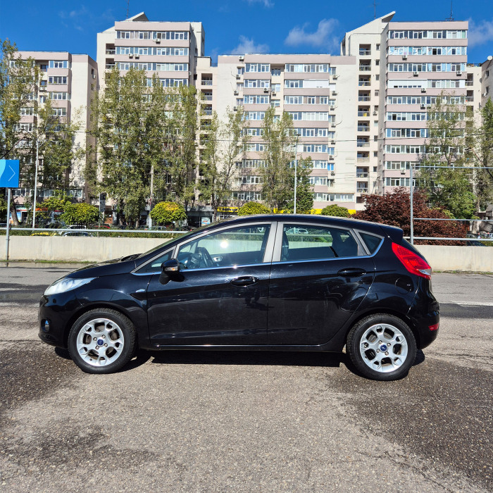 Ford Fiesta de închiriat în București [5]