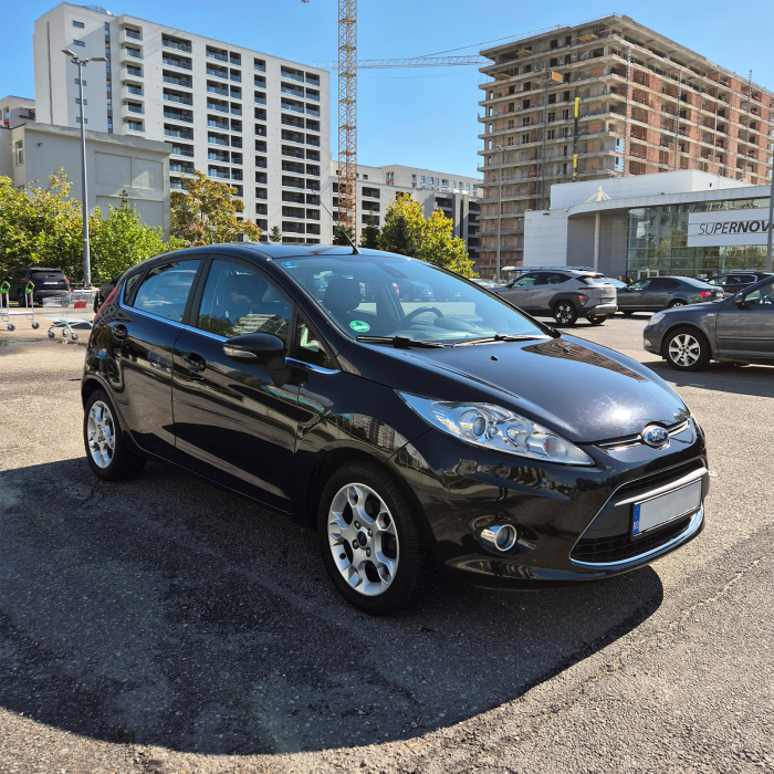 Ford Fiesta de închiriat în București [2]