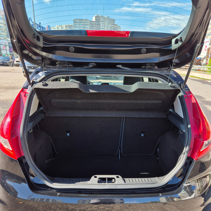 Ford Fiesta de închiriat în București [10]